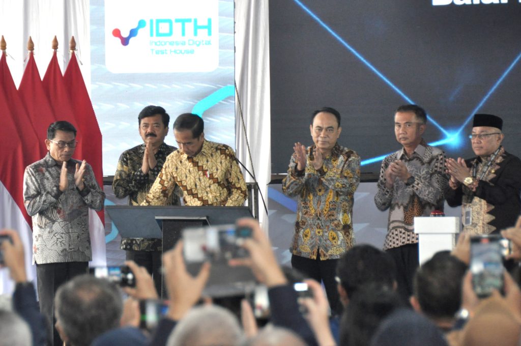 Presiden Jokowi Resmikan Indonesia Digital Test House Depok Jabar
